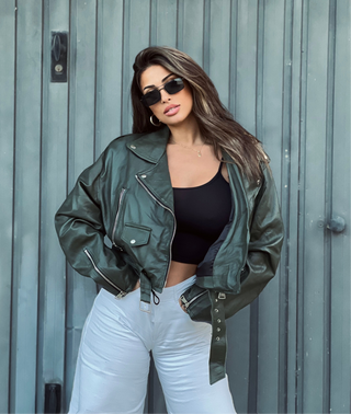 Chiodo biker over short in pelle verde