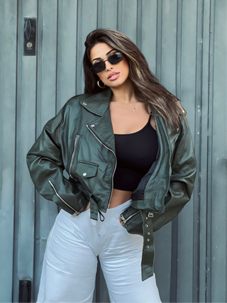 Chiodo biker over short in pelle verde