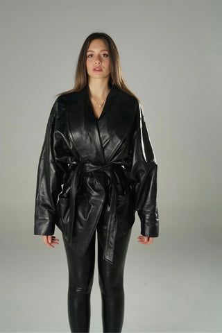 Cappotto in pelle nera nappa effetto liscio con cintura