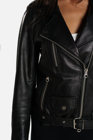 Chiodo biker in pelle nera con cintura nappa liscia